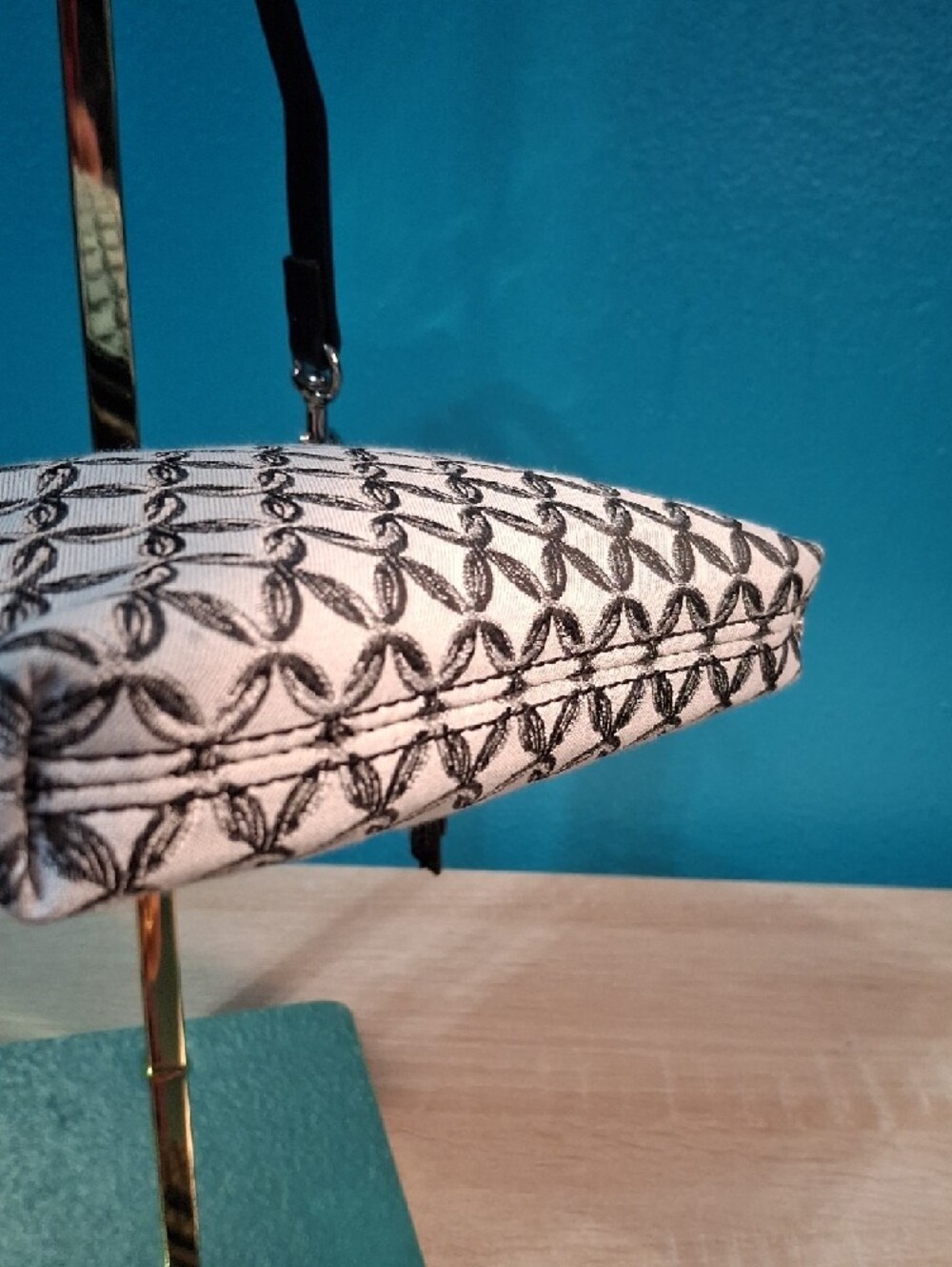 Dana Buchman Black & Grey Patterned Mini Wristlet Nwt - Picture 7 of 8